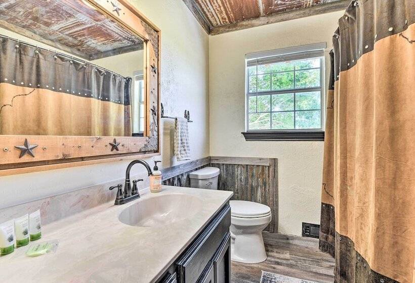 Sunset Ranch W/ Pool & Hot Tub On 29 Acres!