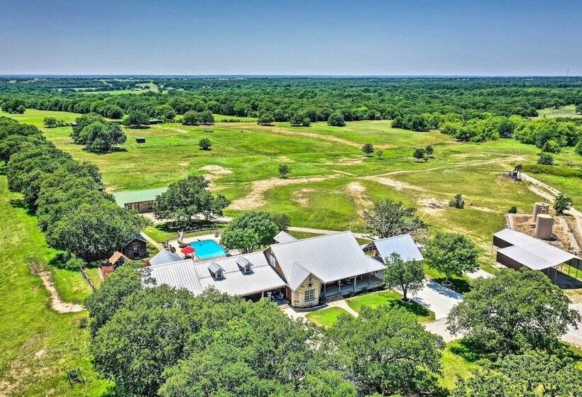 Sunset Ranch W/ Pool & Hot Tub On 29 Acres!