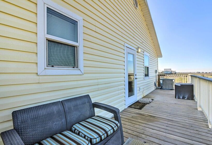 Surfside Beach House W/ Scenic Ocean Views & Deck!