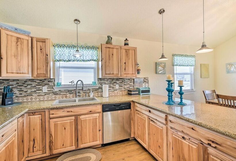 Surfside Beach House W/ Scenic Ocean Views & Deck!