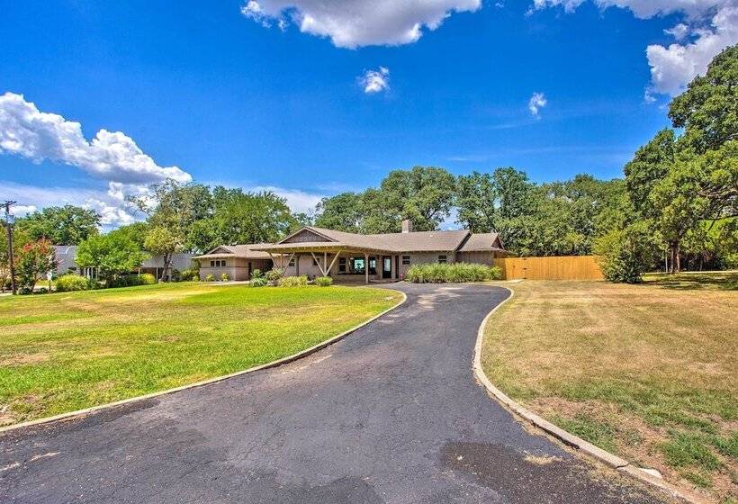 Lake View Tangled At Texoma Home W/ Hot Tub!
