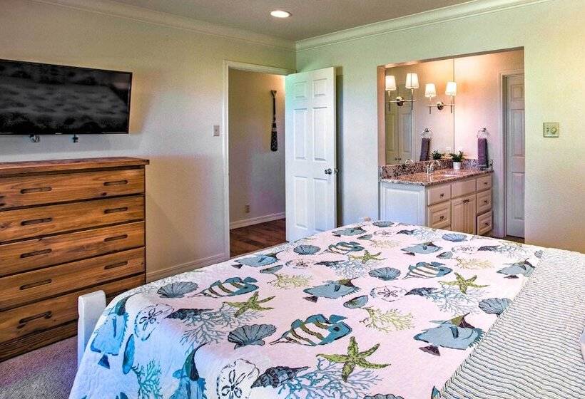 Lake View Tangled At Texoma Home W/ Hot Tub!