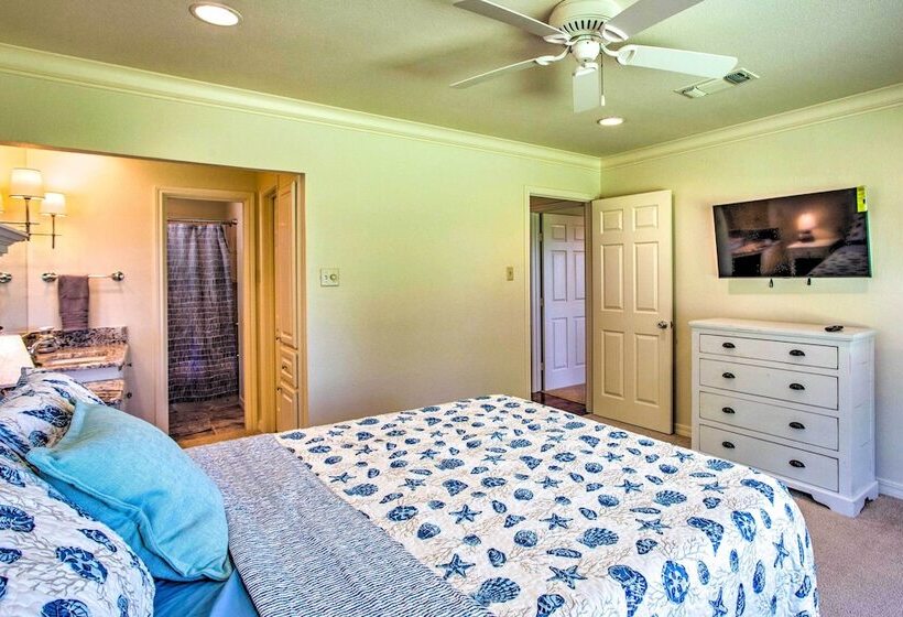 Lake View Tangled At Texoma Home W/ Hot Tub!