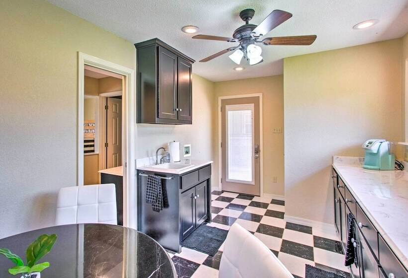 Lake View Tangled At Texoma Home W/ Hot Tub!