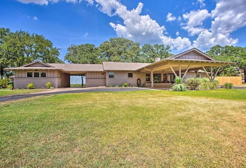 Lake View Tangled At Texoma Home W/ Hot Tub!