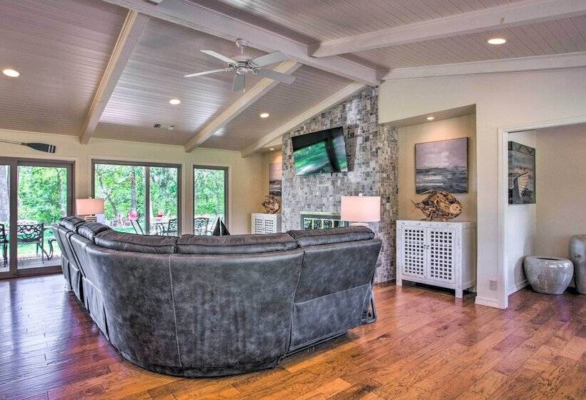 Lake View Tangled At Texoma Home W/ Hot Tub!