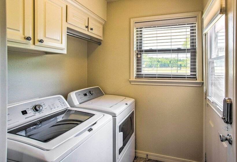 Lake View Tangled At Texoma Home W/ Hot Tub!