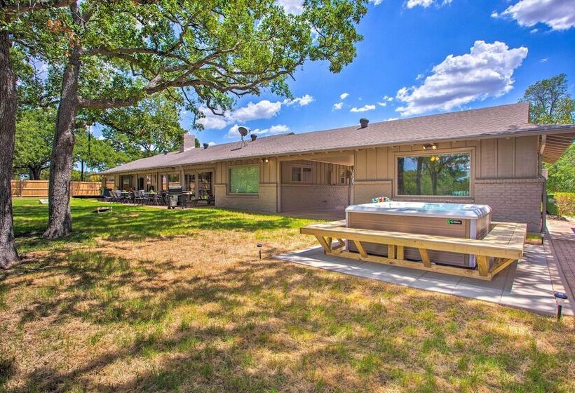 Lake View Tangled At Texoma Home W/ Hot Tub!