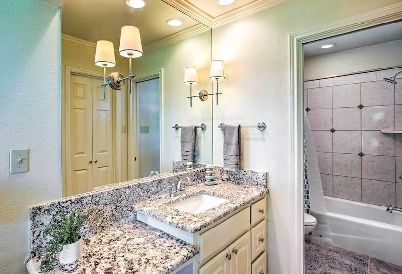 Lake View Tangled At Texoma Home W/ Hot Tub!