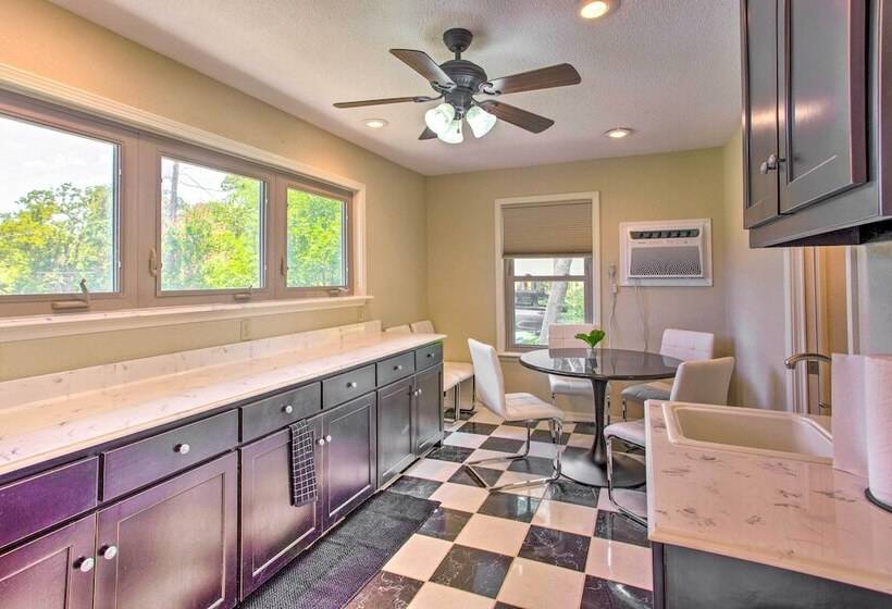 Lake View Tangled At Texoma Home W/ Hot Tub!