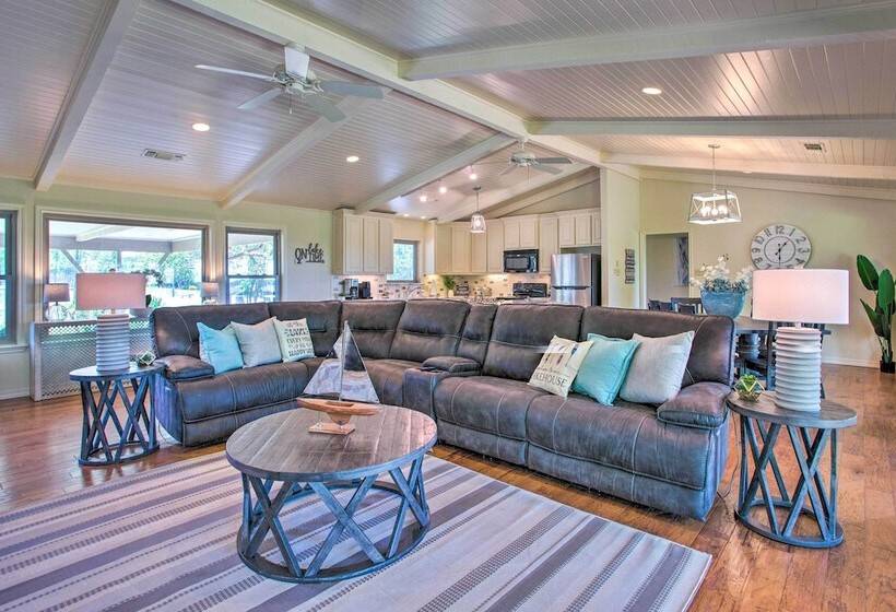 Lake View Tangled At Texoma Home W/ Hot Tub!