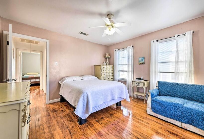 Yard W/ Bbq Pit: Getaway Near Dtwn Temple!