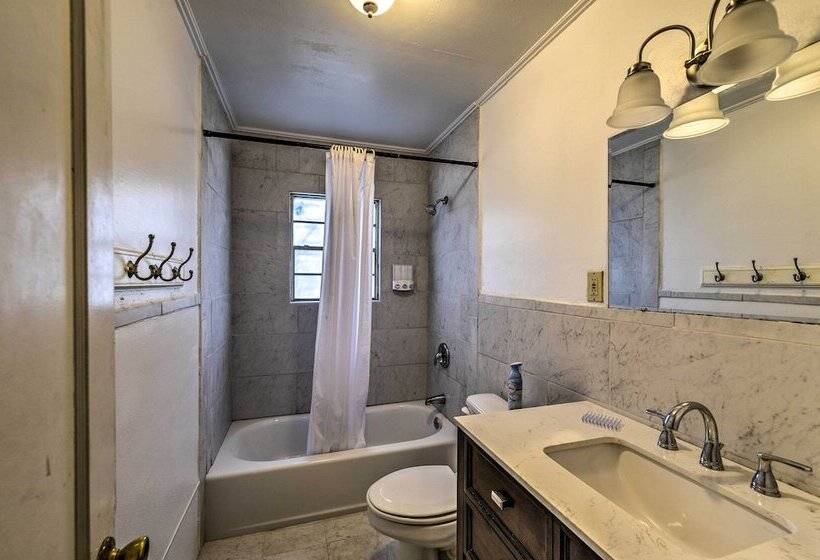 Yard W/ Bbq Pit: Getaway Near Dtwn Temple!