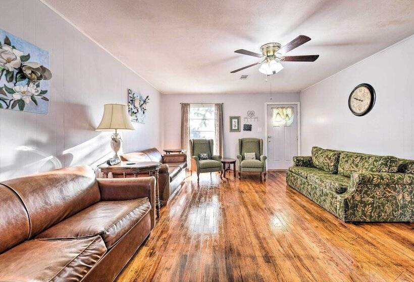 Yard W/ Bbq Pit: Getaway Near Dtwn Temple!