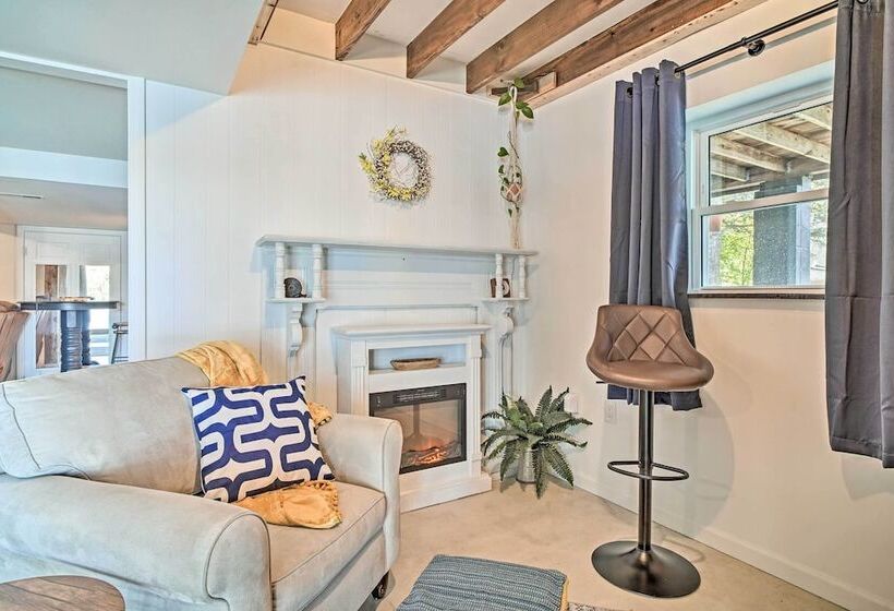 Ten Mile Home On Watts Bar Lake W/ 2 Docks!