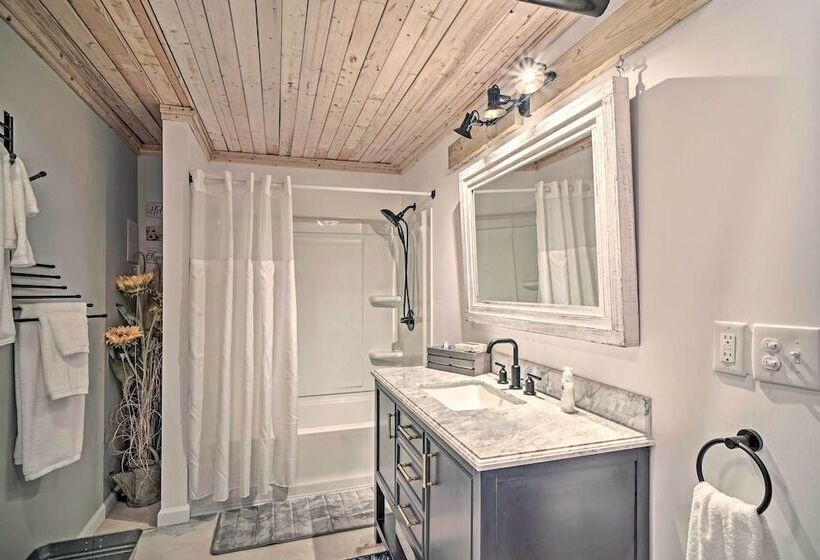 Ten Mile Home On Watts Bar Lake W/ 2 Docks!