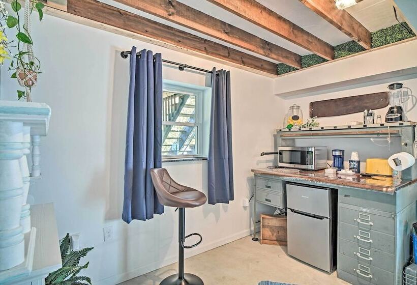 Ten Mile Home On Watts Bar Lake W/ 2 Docks!