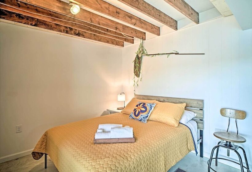 Ten Mile Home On Watts Bar Lake W/ 2 Docks!