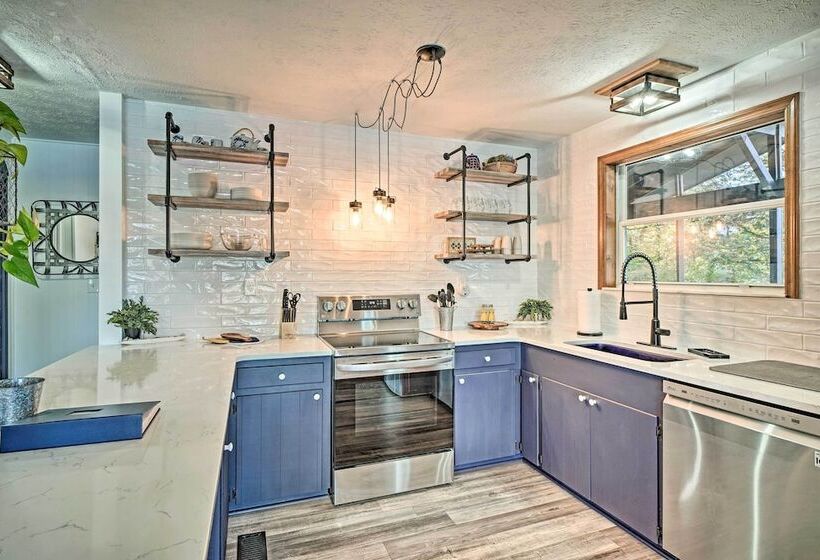 Ten Mile Home On Watts Bar Lake W/ 2 Docks!