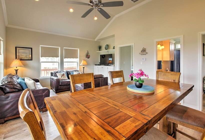 Port Bolivar Getaway W/ Ocean View: Walk To Beach!