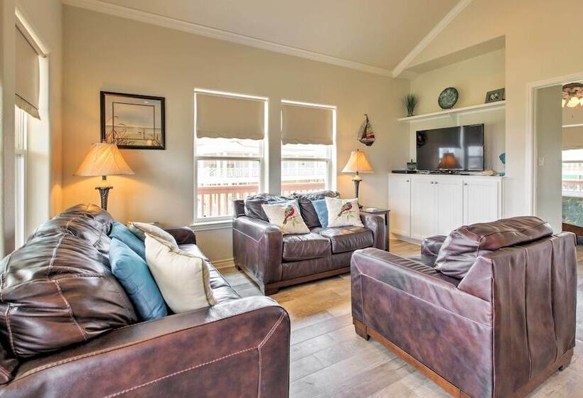 Port Bolivar Getaway W/ Ocean View: Walk To Beach!