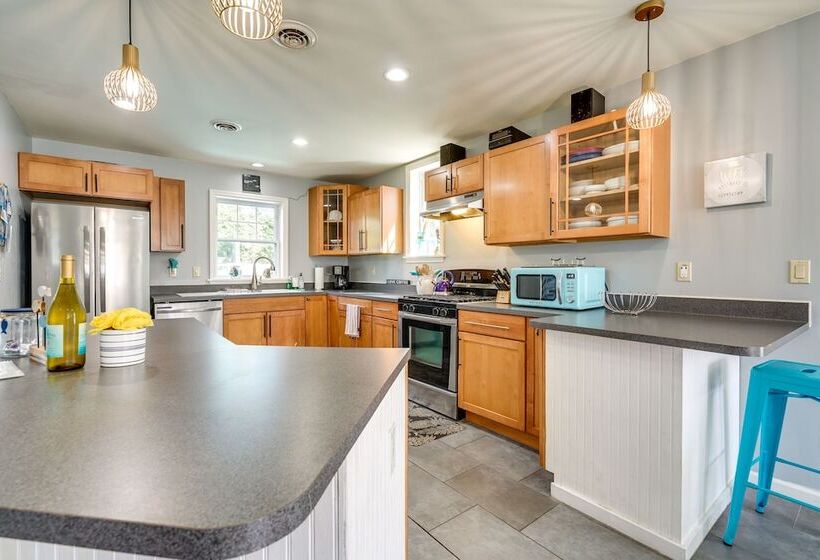 The 1818 Home W/ Porch & Grill   1 Mi To Beach!