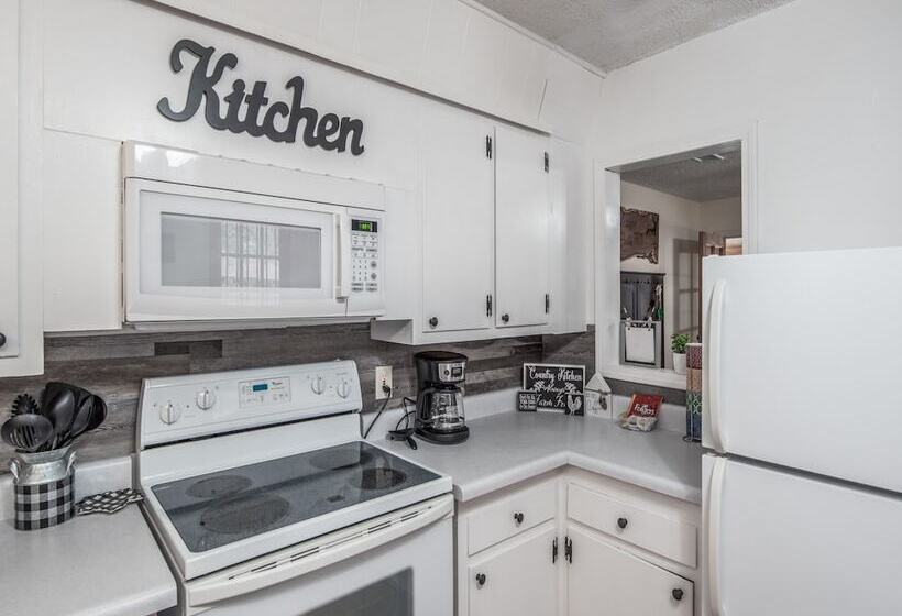 The Elk Meadow Cozy Cabin