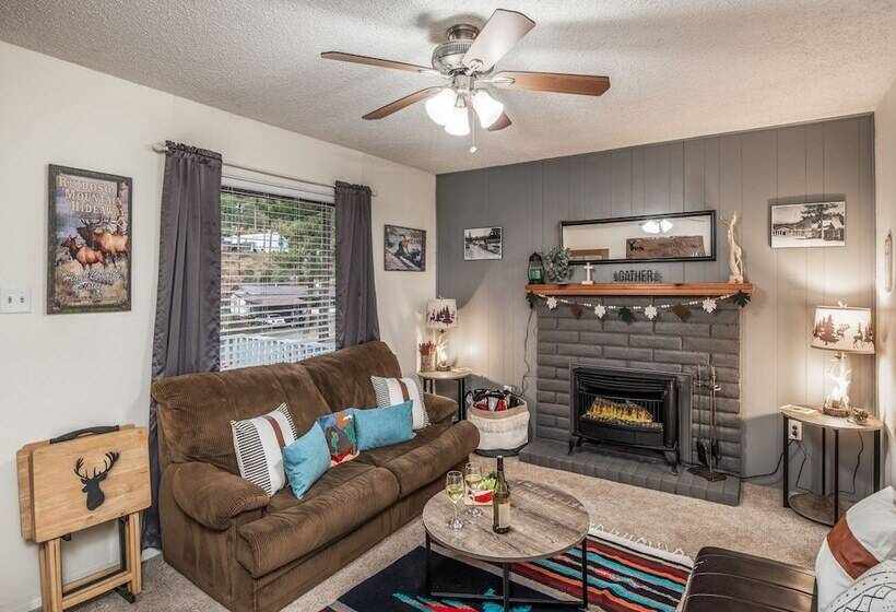 The Elk Meadow Cozy Cabin