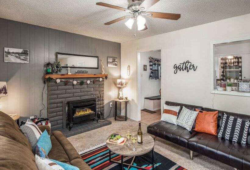 The Elk Meadow Cozy Cabin