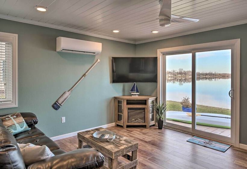 The Lakefront Home   5 Minutes From Detroit Lakes!