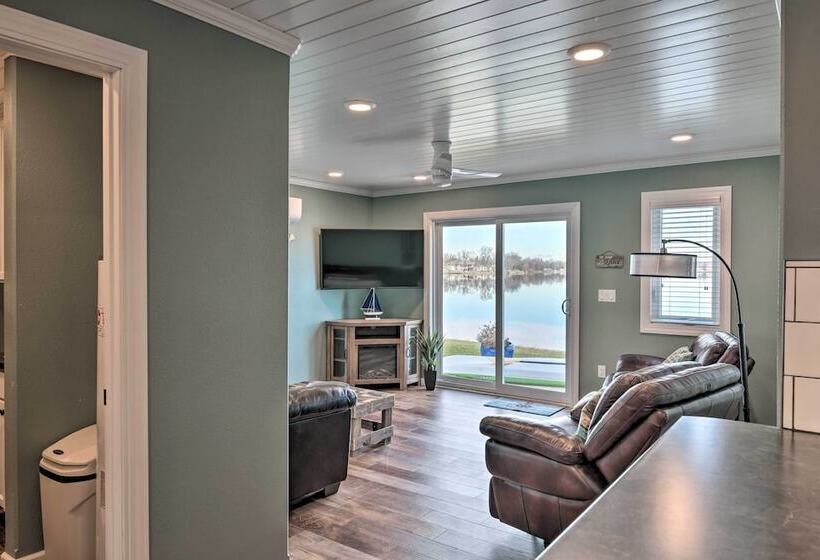 The Lakefront Home   5 Minutes From Detroit Lakes!