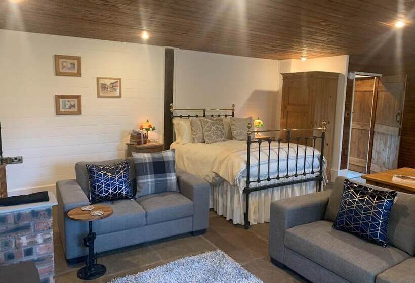 The Lodge   Peaceful Relaxing Hideaway