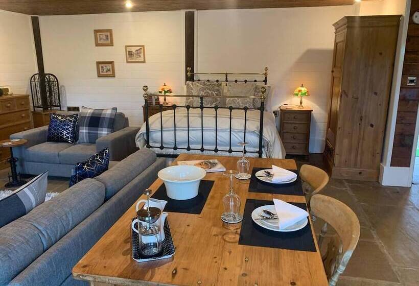 The Lodge   Peaceful Relaxing Hideaway