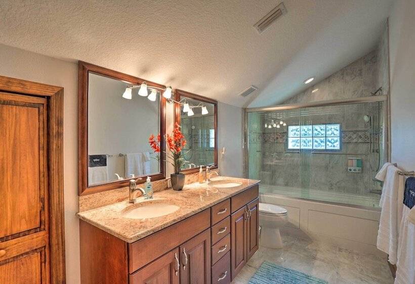 The Peacock Farm Largo Home + Outdoor Oasis!