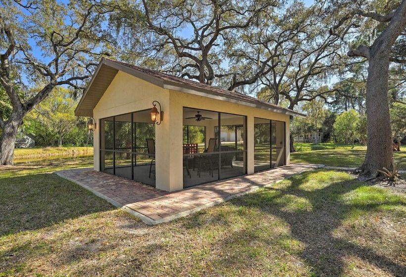 The Peacock Farm Largo Home + Outdoor Oasis!