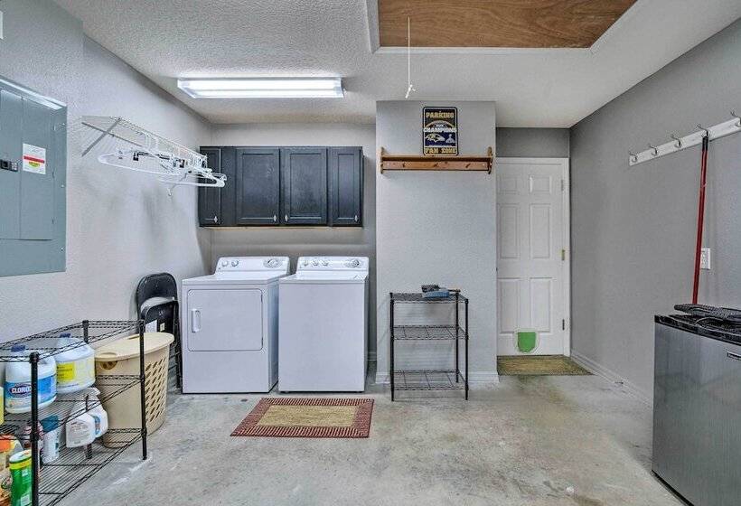 ~ 1 Mi To Golf: Home W/ Patio In The Villages!