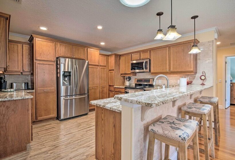 ~ 1 Mi To Golf: Home W/ Patio In The Villages!