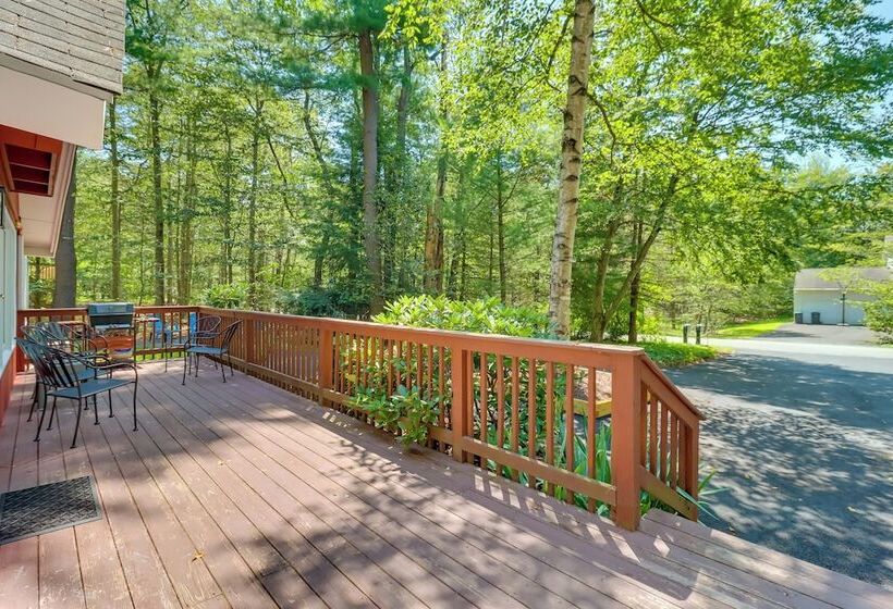 Quiet Tobyhanna Home With Hot Tub And Deck!