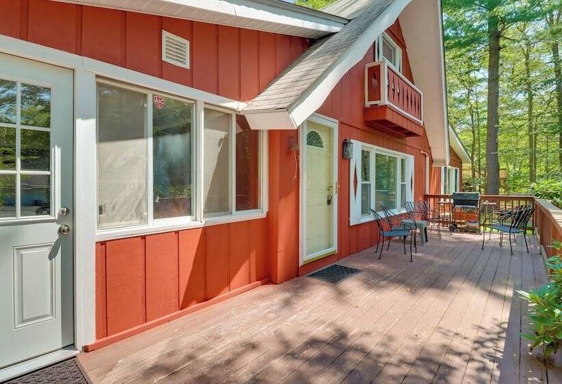 Quiet Tobyhanna Home With Hot Tub And Deck!