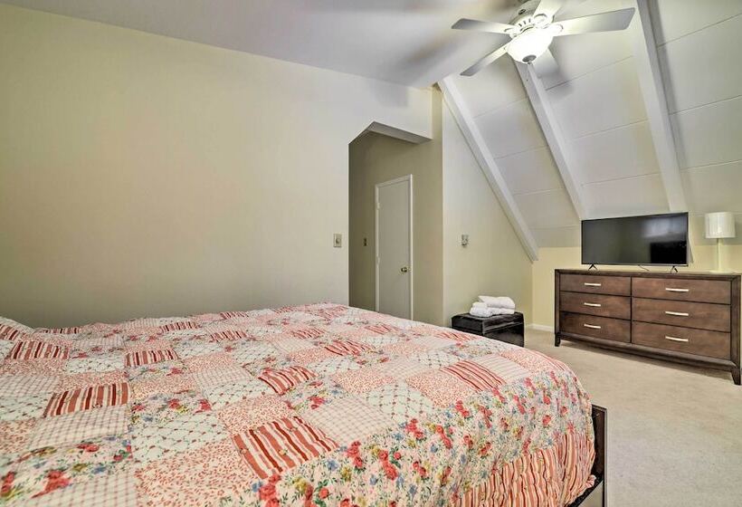 Quiet Tobyhanna Home With Hot Tub And Deck!