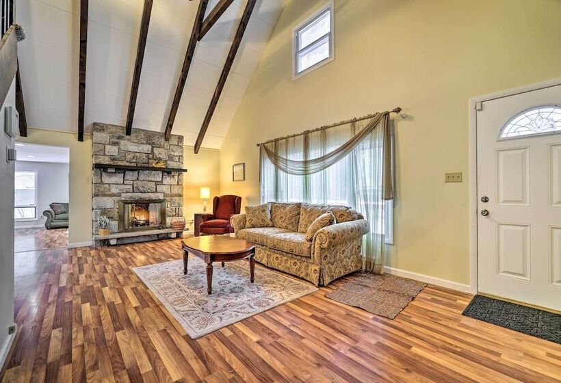 Quiet Tobyhanna Home With Hot Tub And Deck!