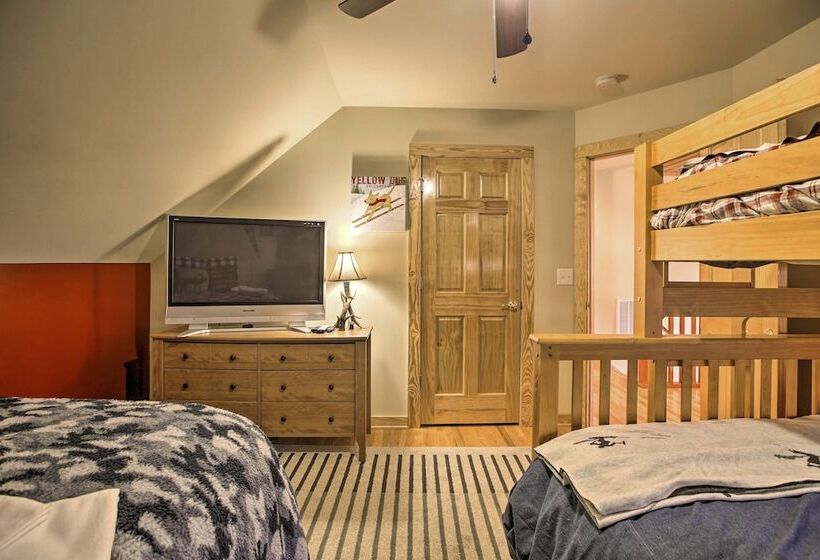 Wintergreen Resort Cabin: Near The Slopes!