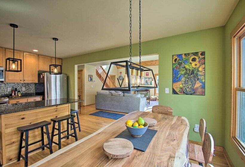 Wintergreen Resort Cabin: Near The Slopes!