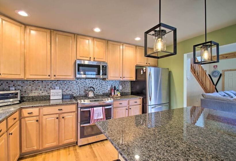 Wintergreen Resort Cabin: Near The Slopes!