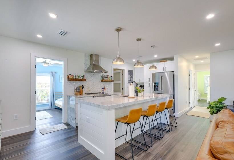 Tropical Naples Home Rental W/ Yard Near Beaches!