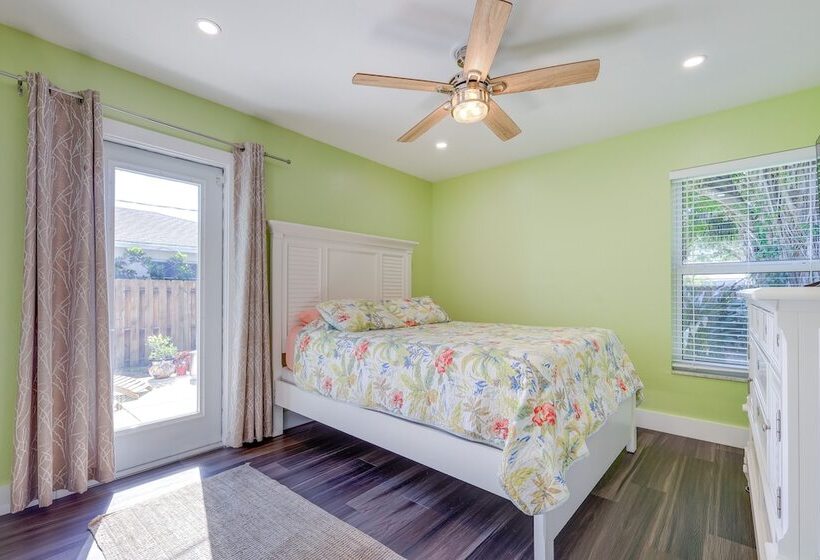 Tropical Naples Home Rental W/ Yard Near Beaches!