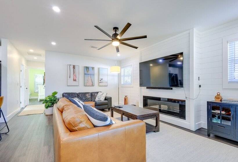 Tropical Naples Home Rental W/ Yard Near Beaches!