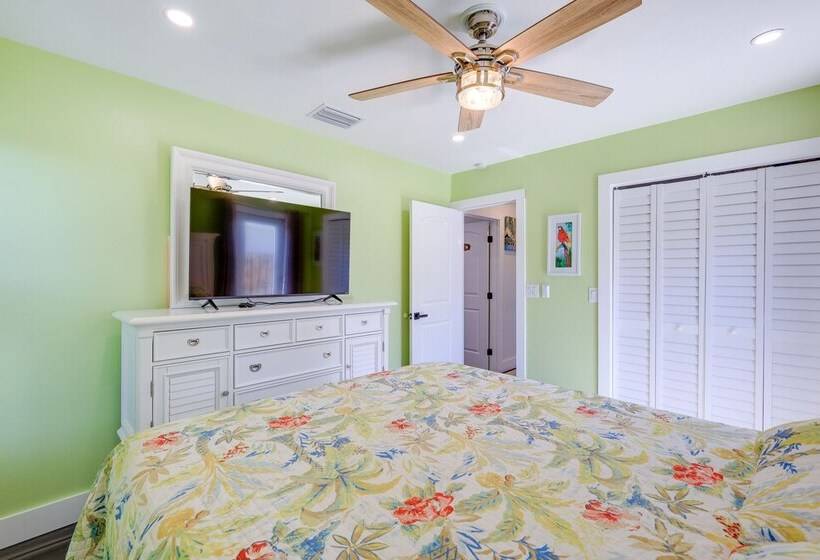 Tropical Naples Home Rental W/ Yard Near Beaches!