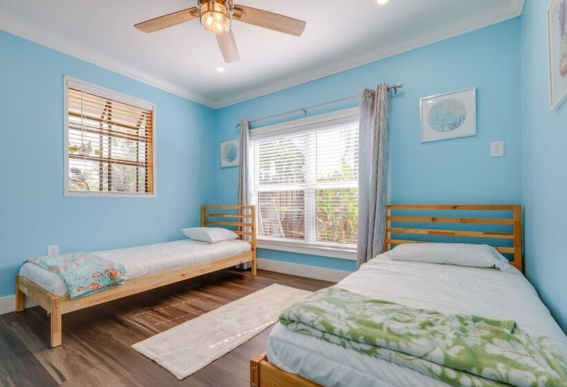 Tropical Naples Home Rental W/ Yard Near Beaches!