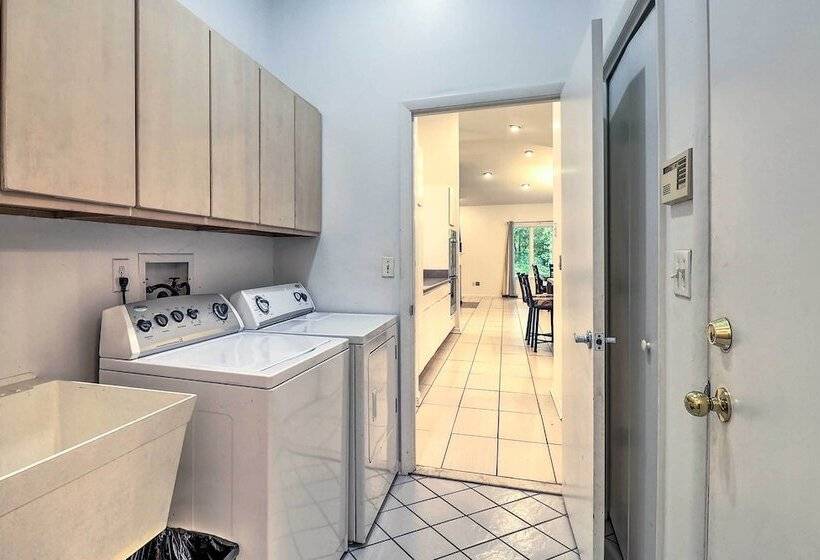 Private Yard: Pet Friendly Home In Dover